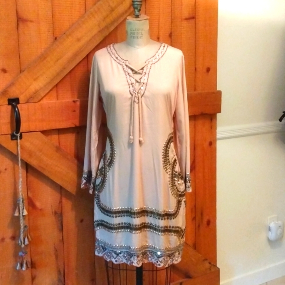 Med woman's dress from Venus